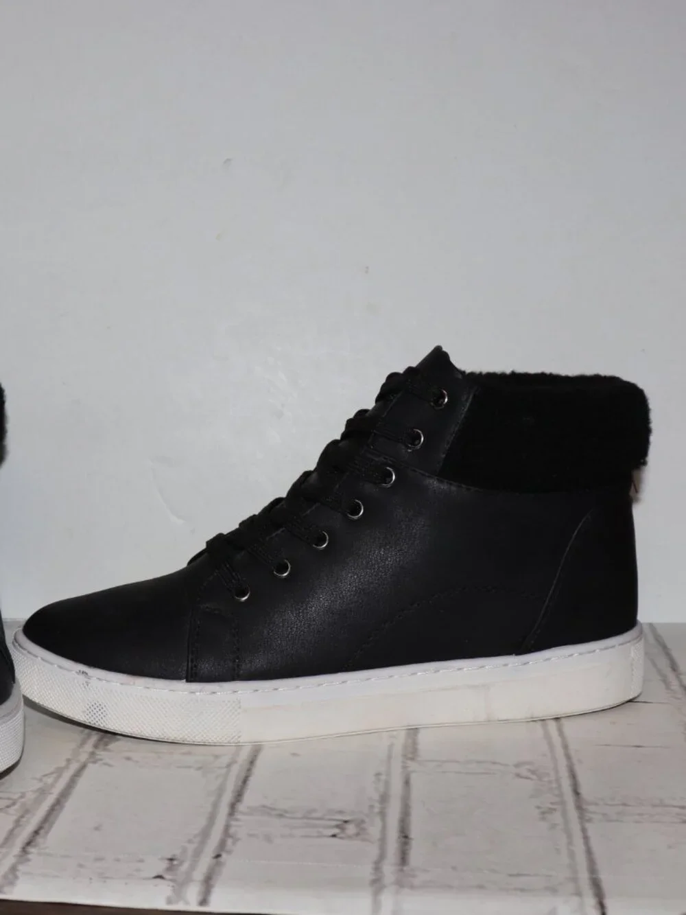✨ Women’s Sonoma High‑Top Sneakers · Black · Size 9 Stylish black high‑top sneak